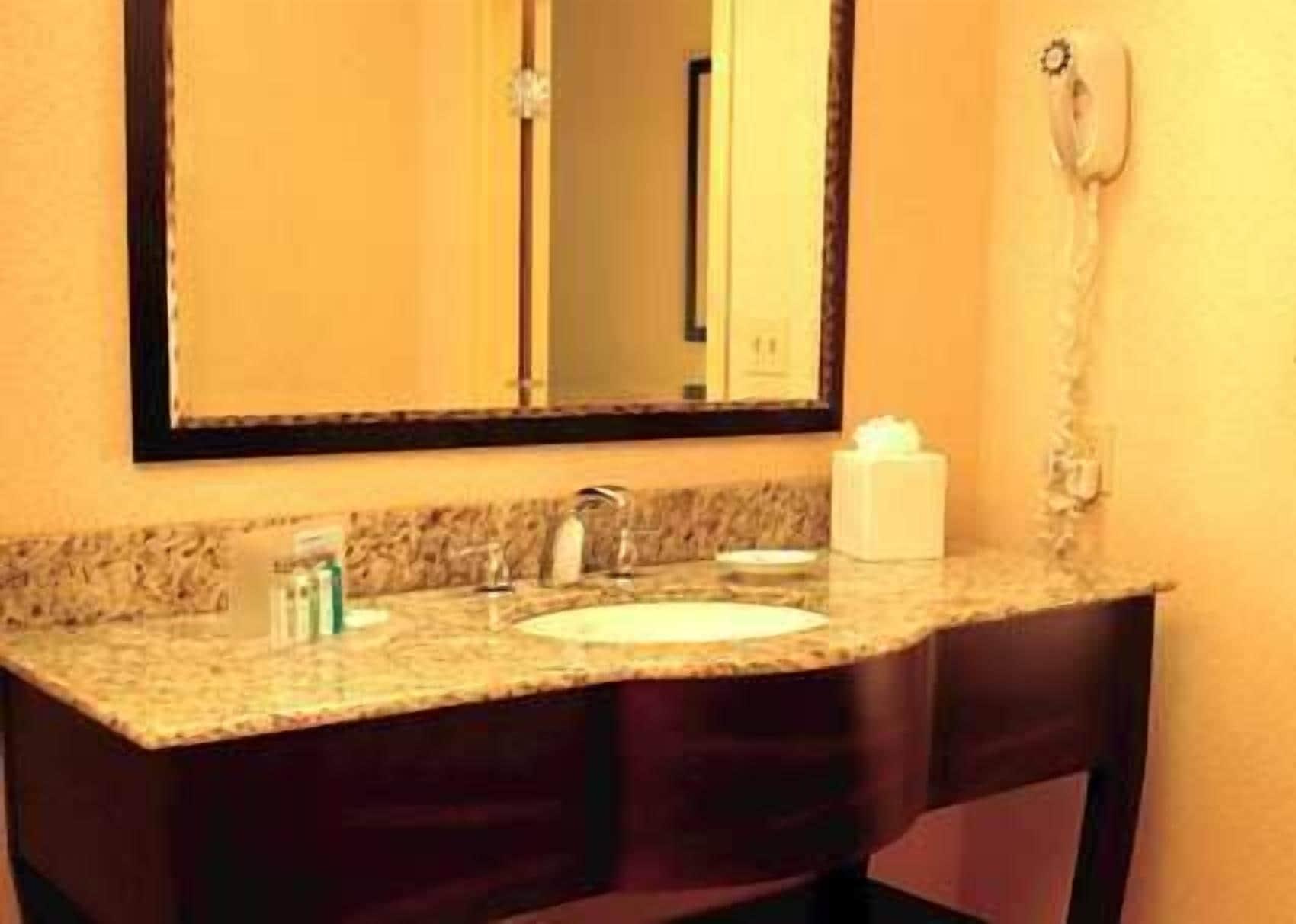 Hampton Inn & Suites Fresno - Northwest Herndon Exteriör bild