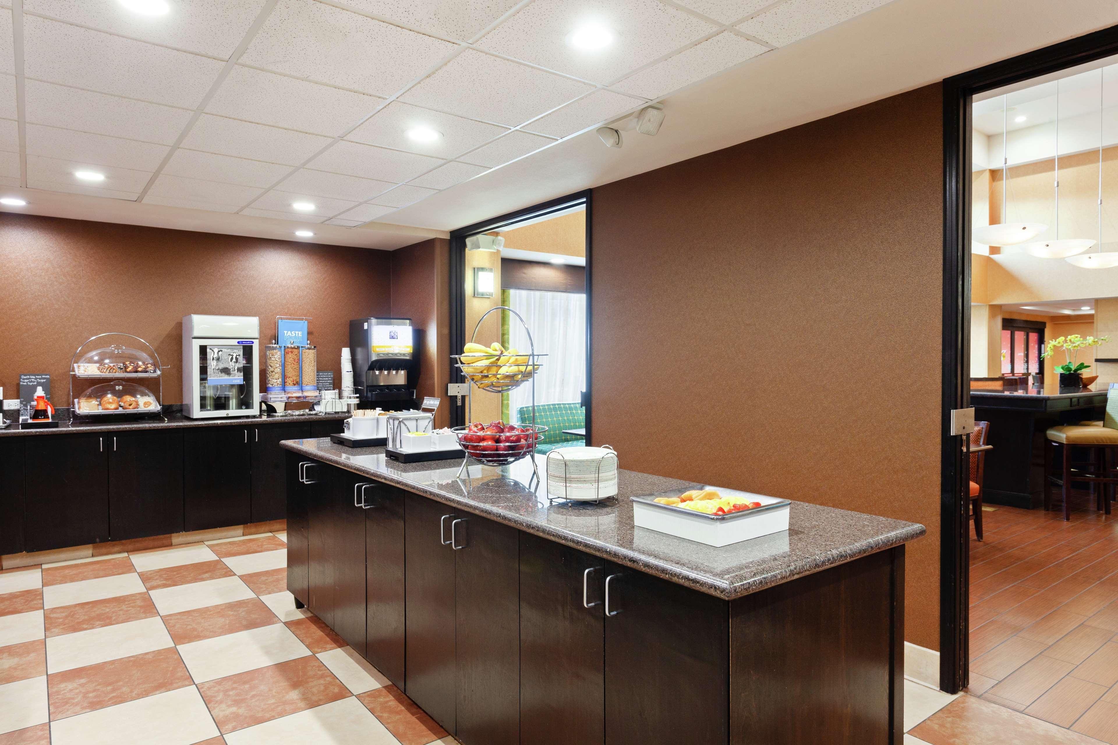 Hampton Inn & Suites Fresno - Northwest Herndon Exteriör bild