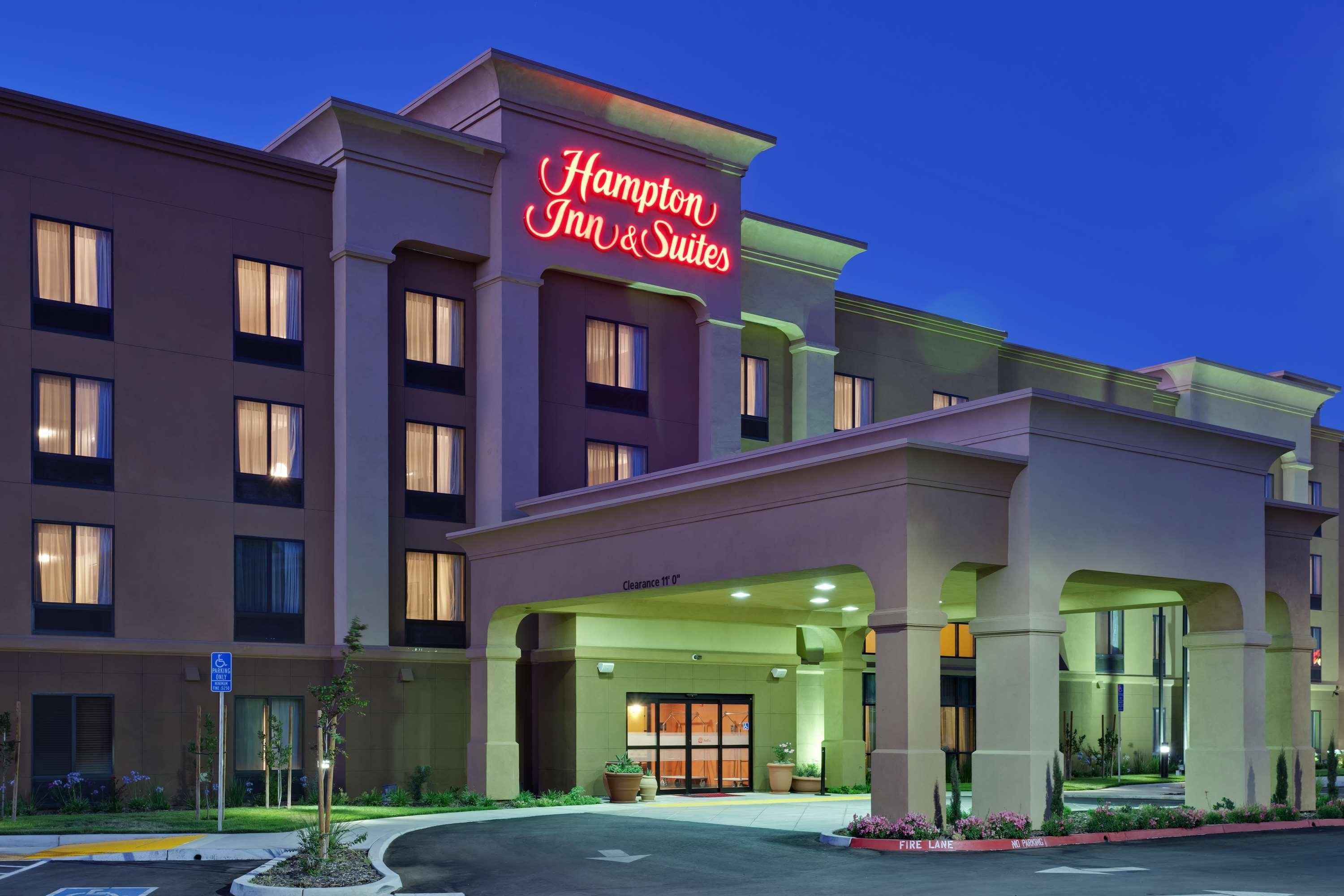 Hampton Inn & Suites Fresno - Northwest Herndon Exteriör bild