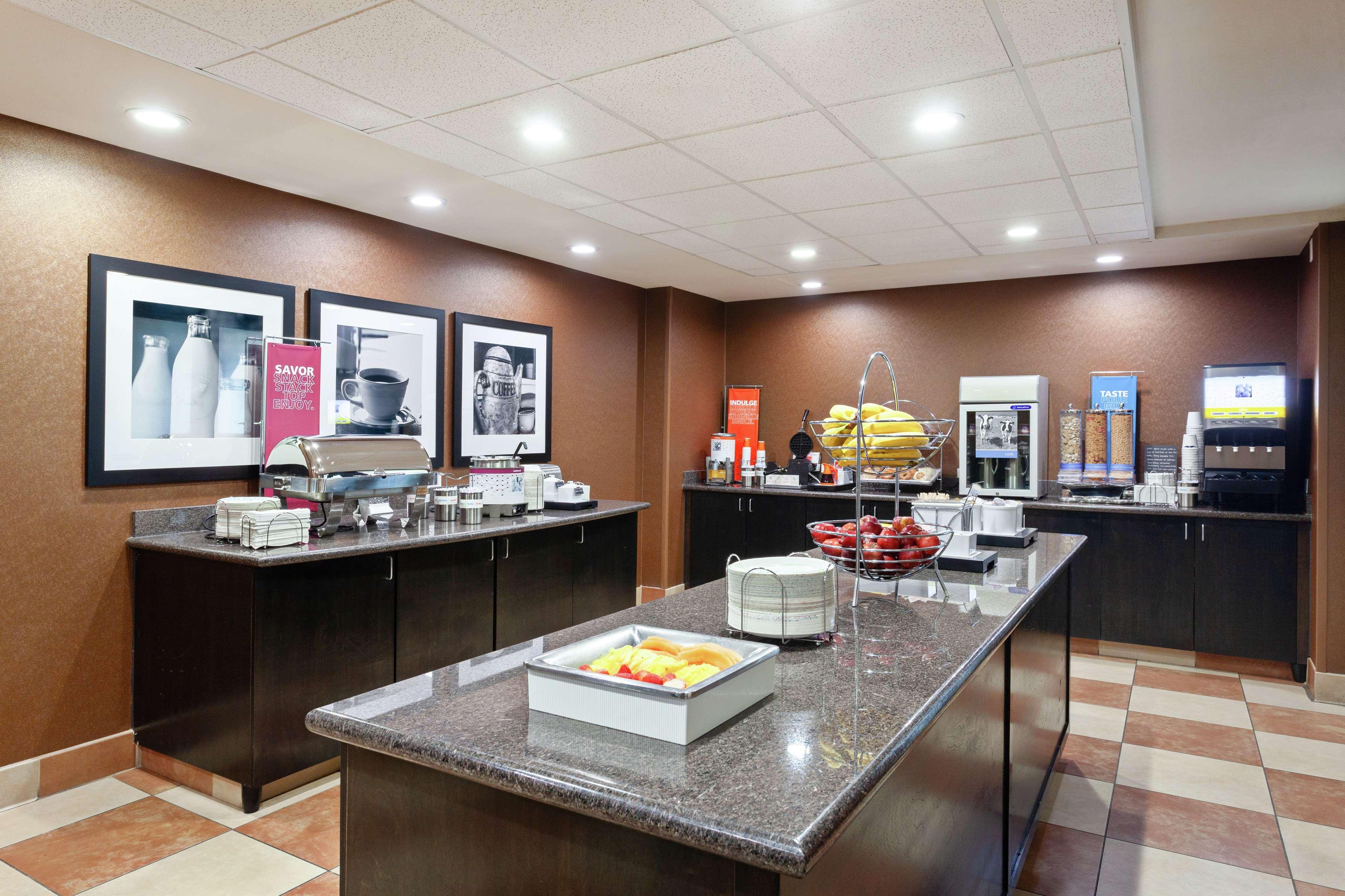 Hampton Inn & Suites Fresno - Northwest Herndon Exteriör bild